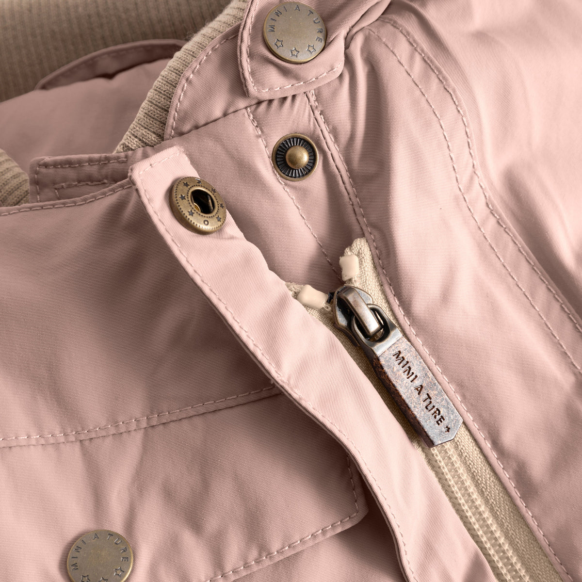 MINI A TURE MATWISTI snowsuit - Adobe Rose - snap buttons and zip detail